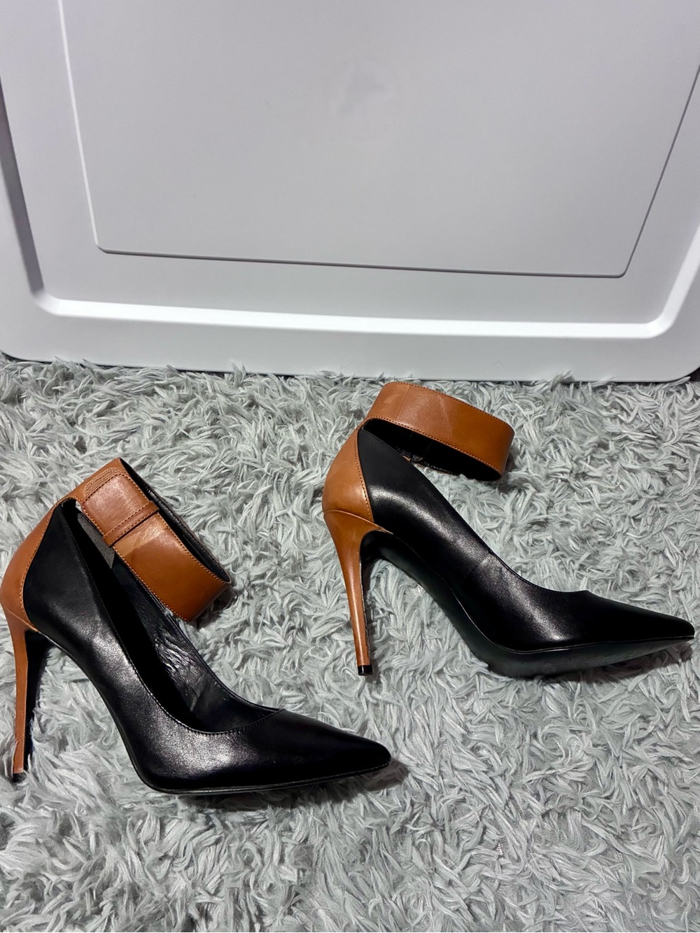 Enzo Angiolini wide ankle strap leather dual tone heels pumps 8.5
